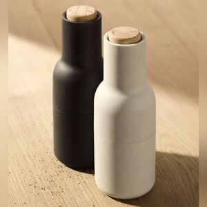 Bottle salt and pepper grinder